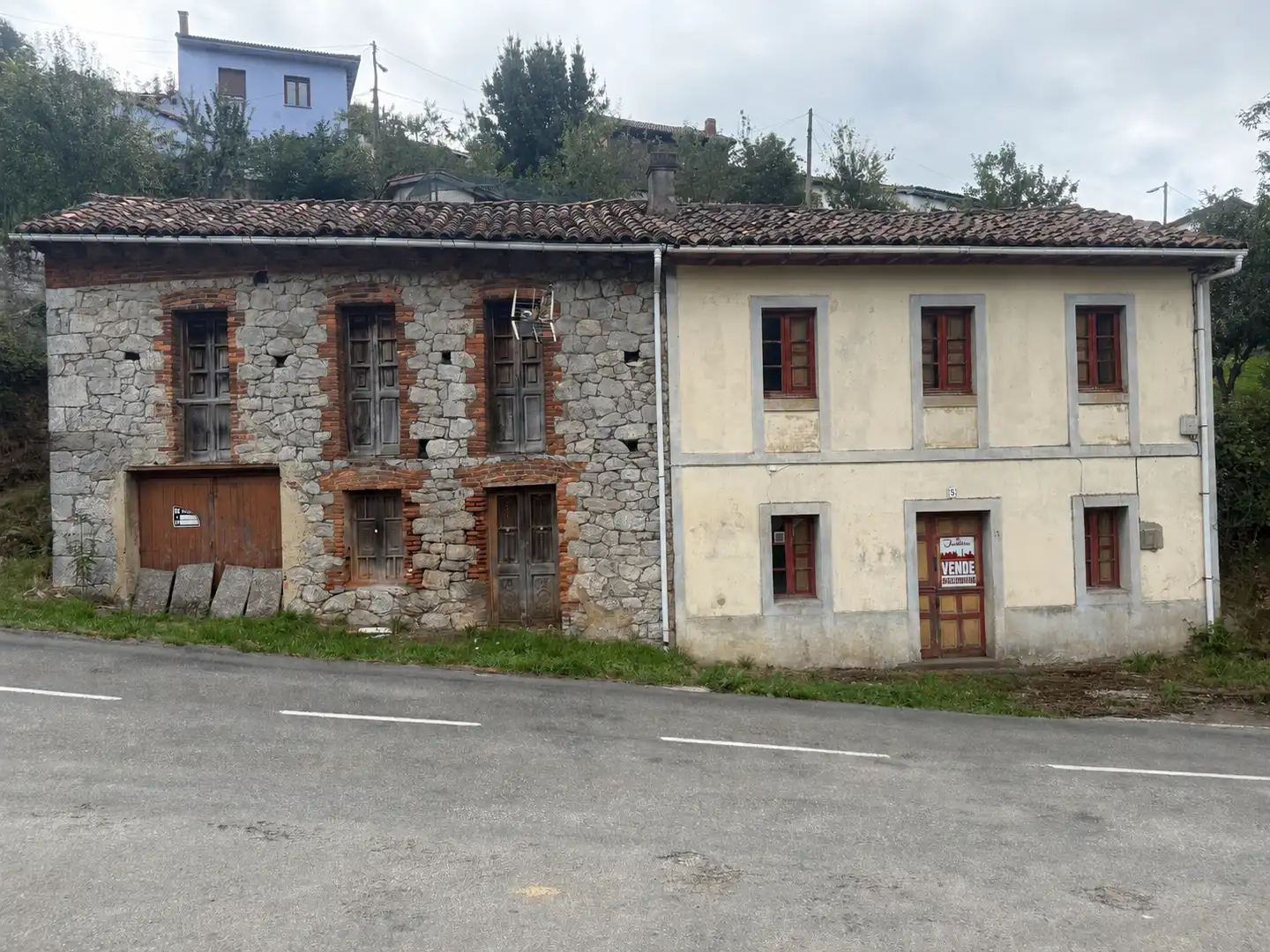Vista exterior de Casa o xalet en venda en Lena