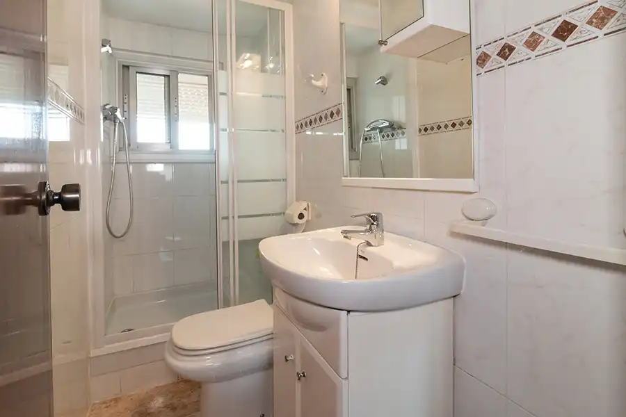 Baño de Piso en venta en L'Hospitalet de Llobregat con Aire acondicionado, Terraza y Balcón