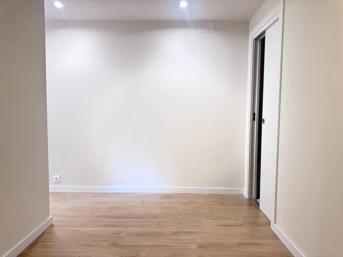 Flat for rent in Barcelona  with Air Conditioner and Heating