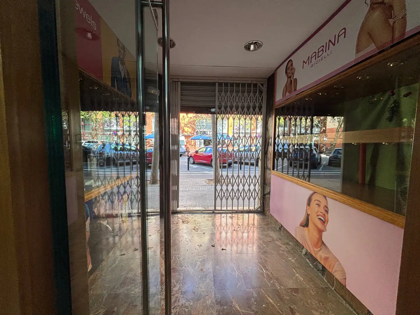 Local de alquiler en Terrassa con Aire acondicionado, Internet y Alarma