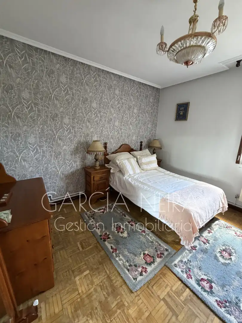 Schlafzimmer von Haus oder Chalet zum Verkauf in Siero mit Heizung, Parkett und Terrasse