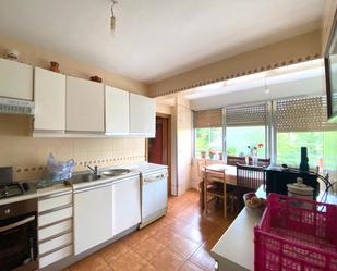 Kitchen of Flat for sale in  Madrid Capital  with Air Conditioner, Oven and Washing machine