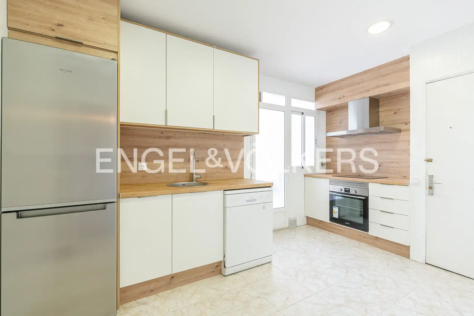 Kitchen of Flat for rent in Madrid  with Air Conditioner, Heating and Terrace