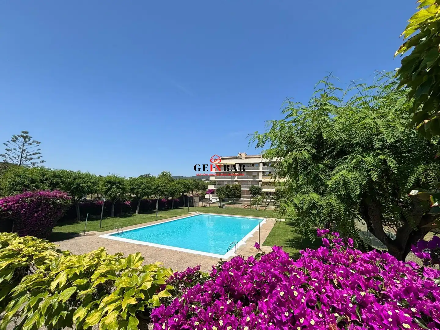 Piscina de Dúplex en venda en Sant Andreu de Llavaneres amb Calefacció, Jardí privat i Parquet