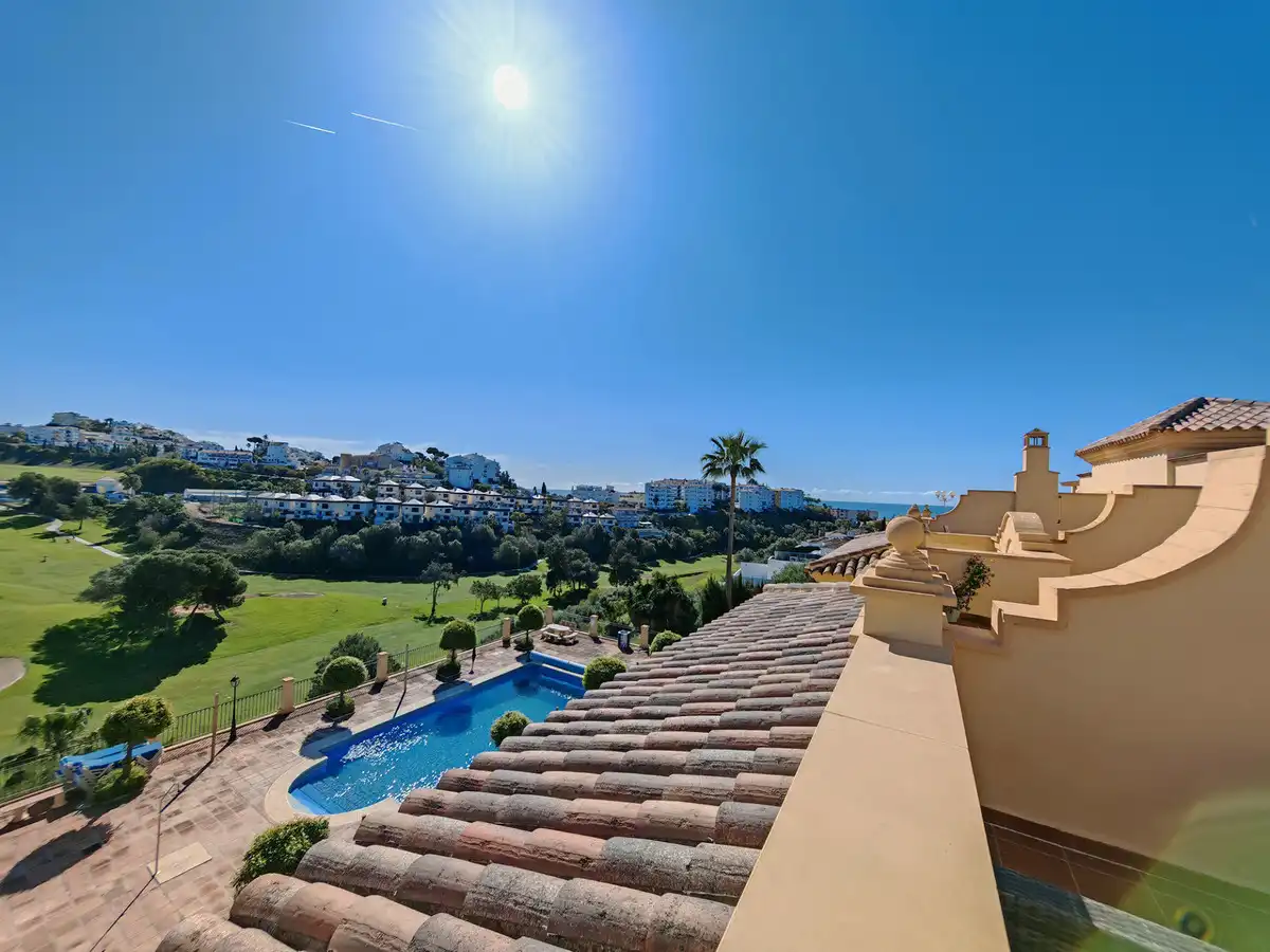 Außenansicht von Einfamilien-Reihenhaus zum Verkauf in Mijas mit Klimaanlage, Heizung und Privatgarten