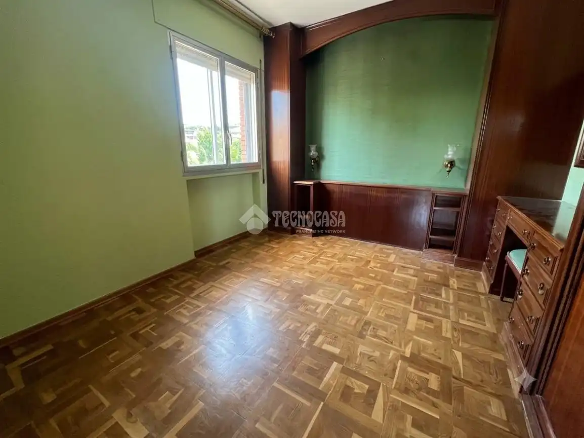 Bedroom of Flat for sale in Madrid  with Air Conditioner, Parquet flooring and Storage room