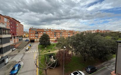Vista exterior de Pis en venda en Figueres amb Terrassa