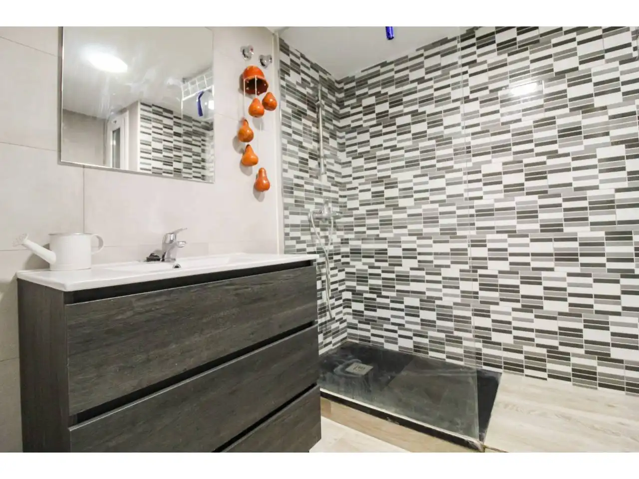 Badezimmer von Wohnung zur Miete in Barcelona mit Parkett, Möbliert und Alarm