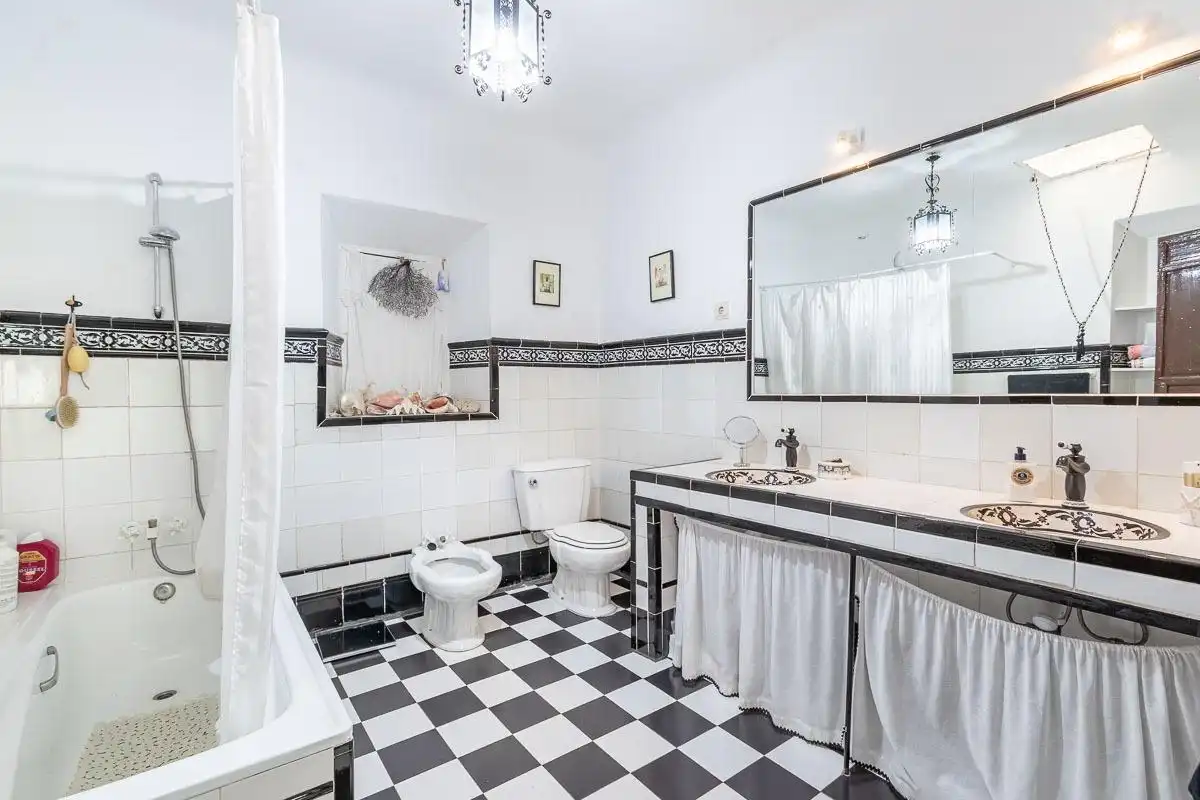 Bathroom of Houses for sale in Granada  with Private garden, Terrace and Community pool