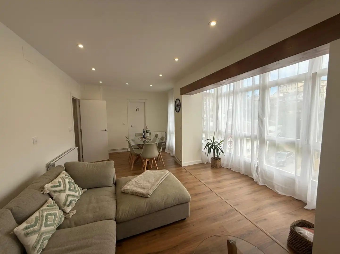 Sala de estar de Piso de alquiler en Comillas (Cantabria) con Calefacción, Terraza y Amueblado