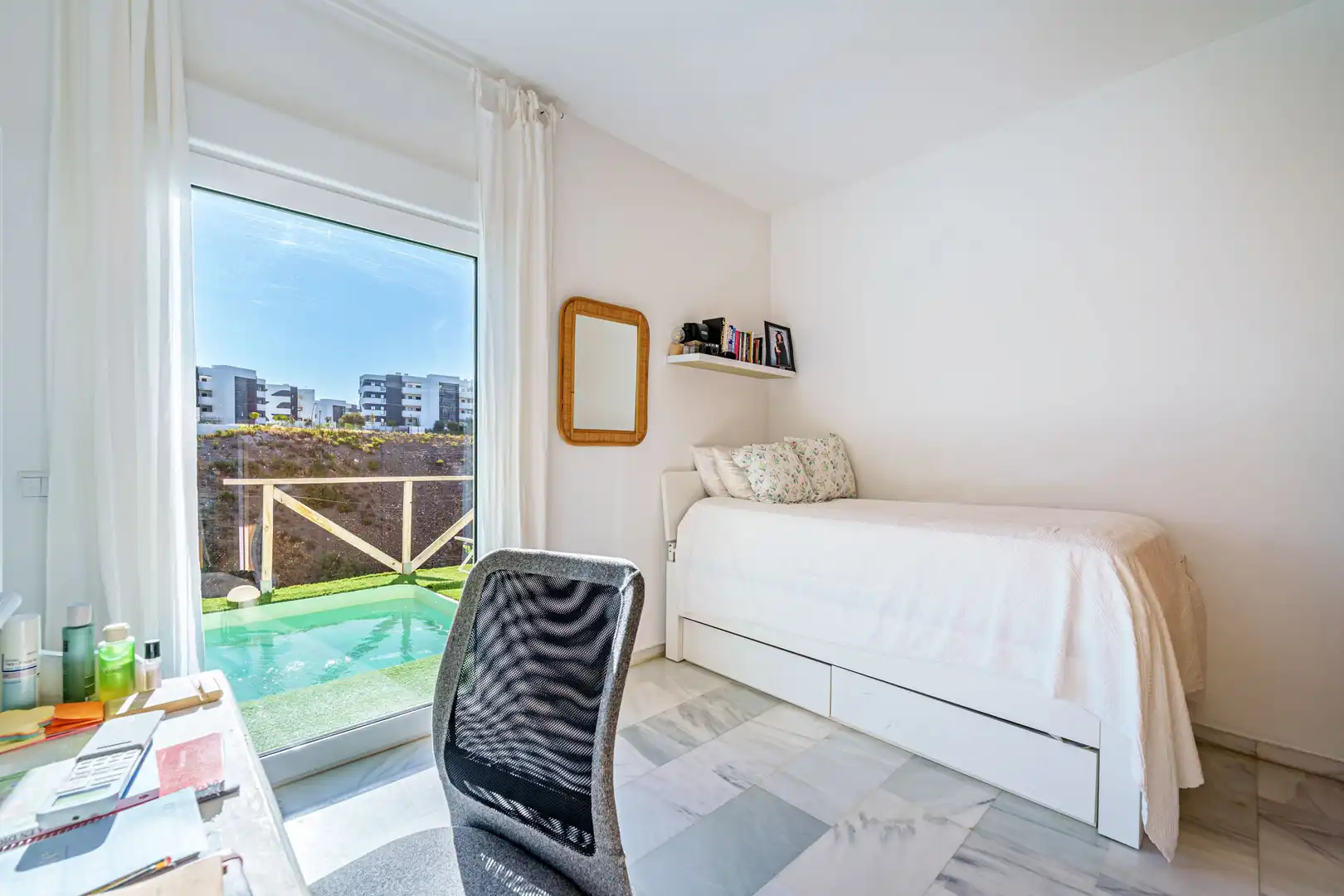 Dormitori de Casa adosada en venda en Benalmádena amb Aire condicionat, Jardí privat i Terrassa