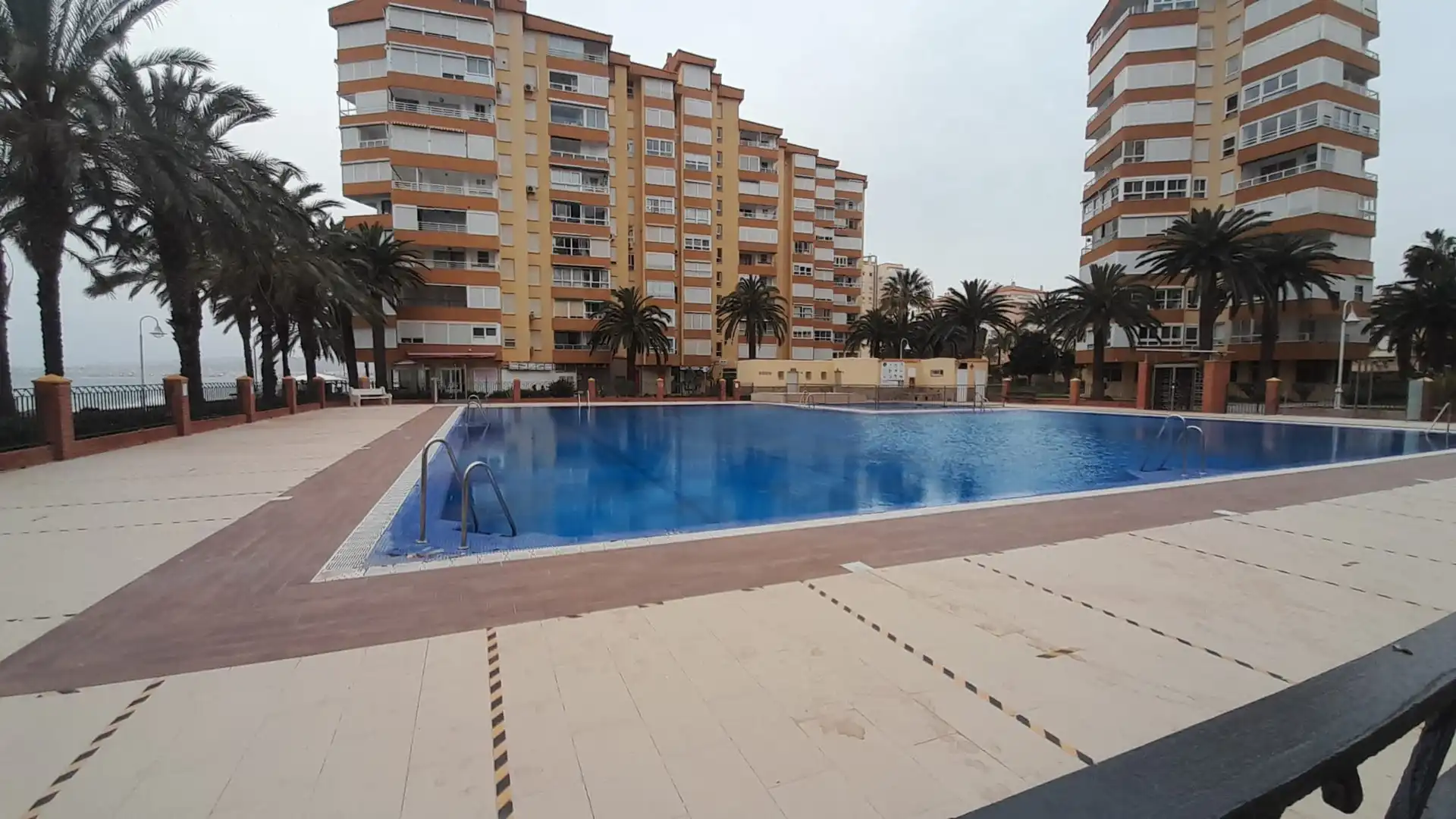 Apartament amb piscina en venda a Avenida Torre Ladeada 11, imagen 3
