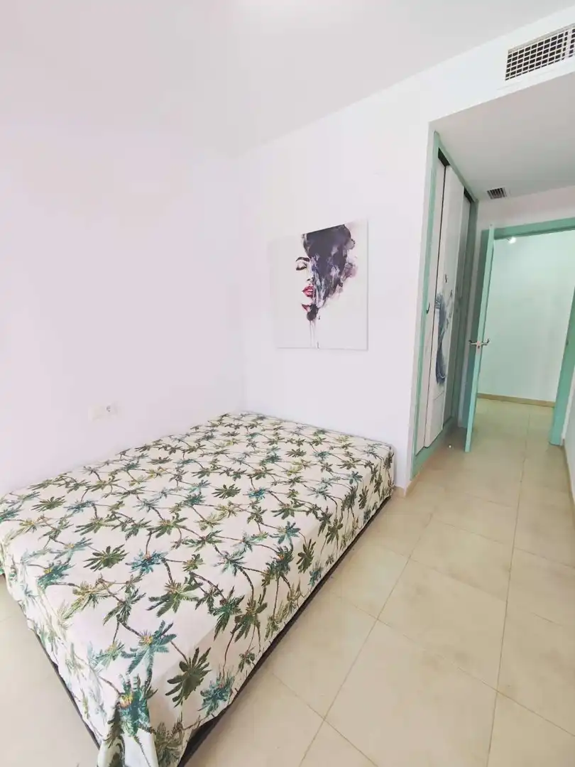 Habitación de Planta baja en venta en Vélez-Málaga con Terraza, Piscina y Amueblado