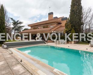 Swimming pool of House or chalet for sale in  Madrid Capital  with Air Conditioner, Parquet flooring and Terrace