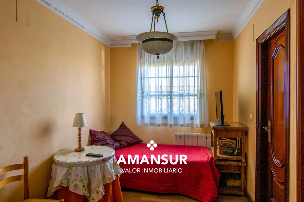 Chalet con piscina en venta en Calle Peral, imagen 15