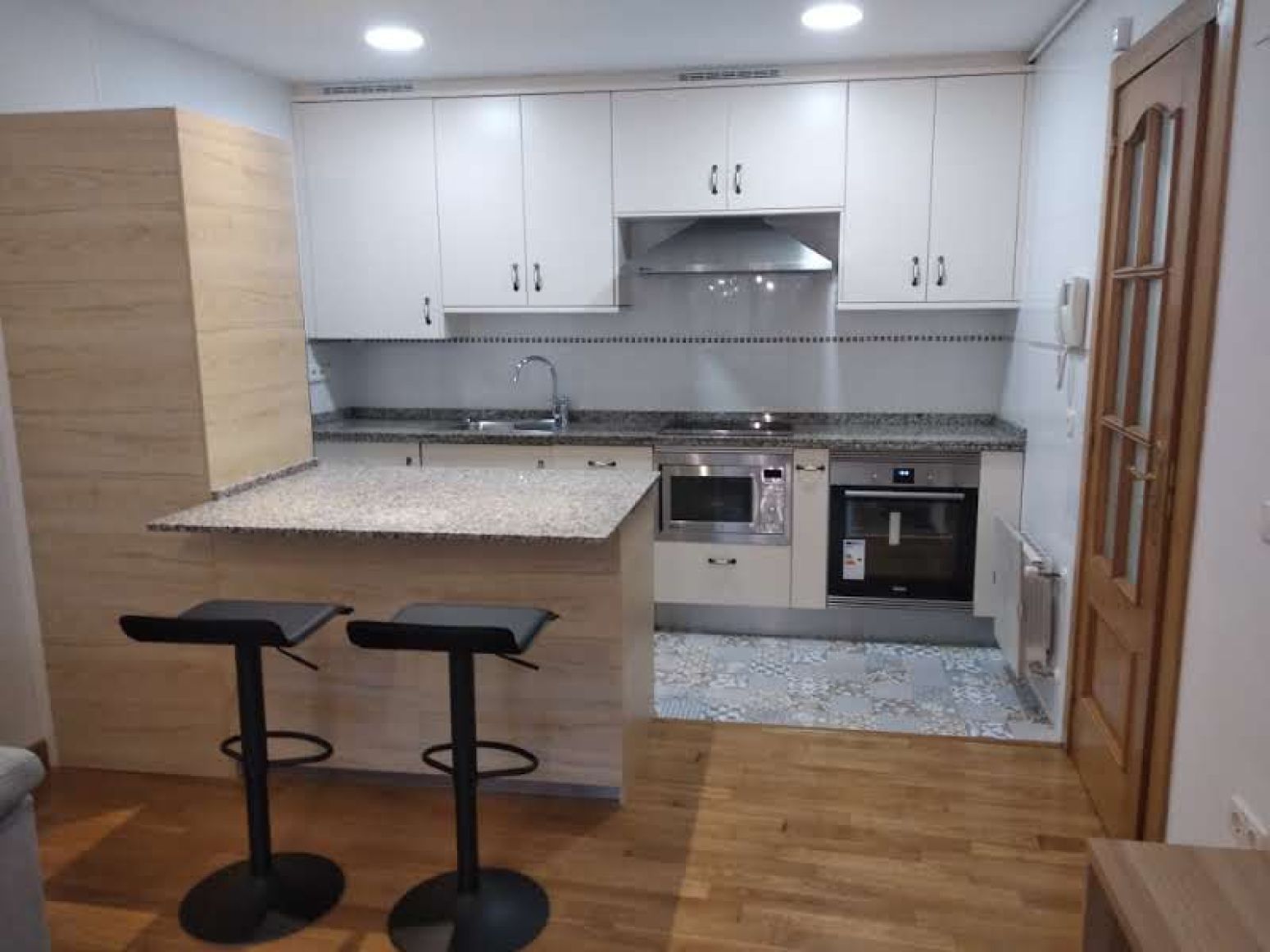 Cocina de Piso de alquiler en Avilés con Calefacción, Jardín privado y Parquet