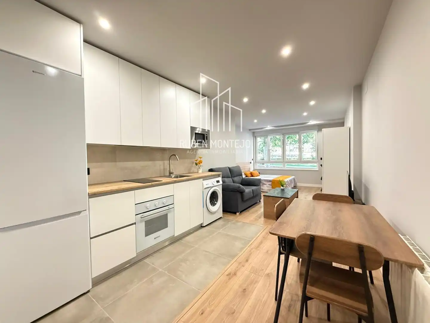 Exterior view of Apartments for rent in Salamanca  with Heating, Parquet flooring and Furnished