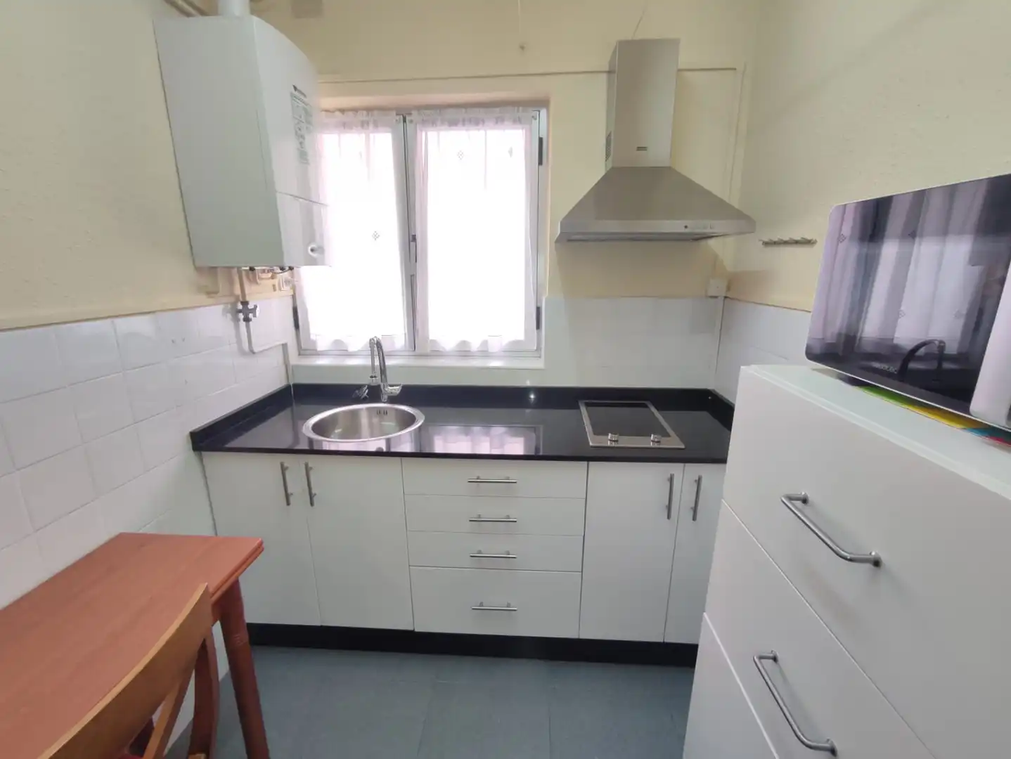 Cocina de Piso de alquiler en Gijón  con Calefacción