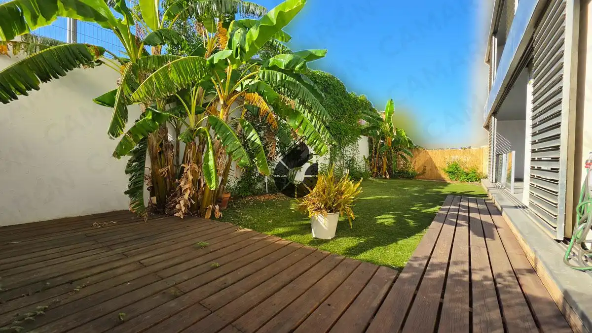 Terraza de Piso en venta en Mairena del Aljarafe con Aire acondicionado, Trastero y Piscina comunitaria
