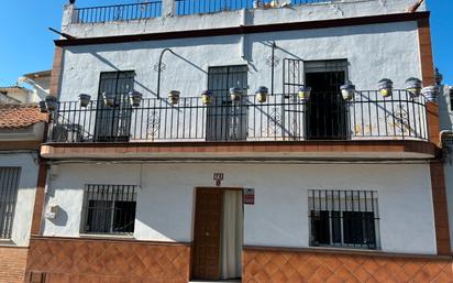 Vista exterior de Casa o xalet en venda en Castilleja de la Cuesta amb Aire condicionat, Terrassa i Balcó