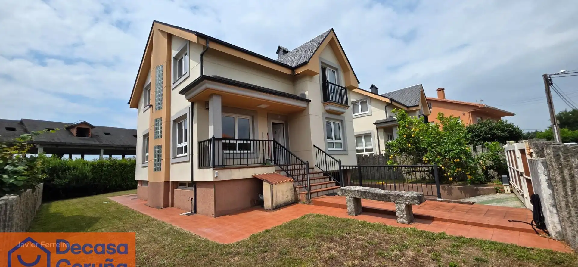 Vista exterior de Casa o chalet de alquiler en Oleiros con Calefacción, Parquet y Terraza