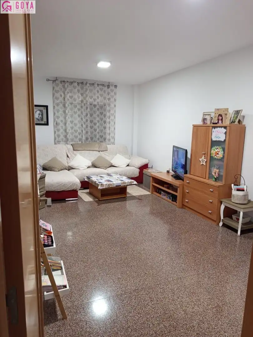 Flat with lift for sale in Calle TIBI