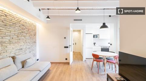 Foto 2 de Piso de alquiler en El Camp de l'Arpa del Clot, Barcelona