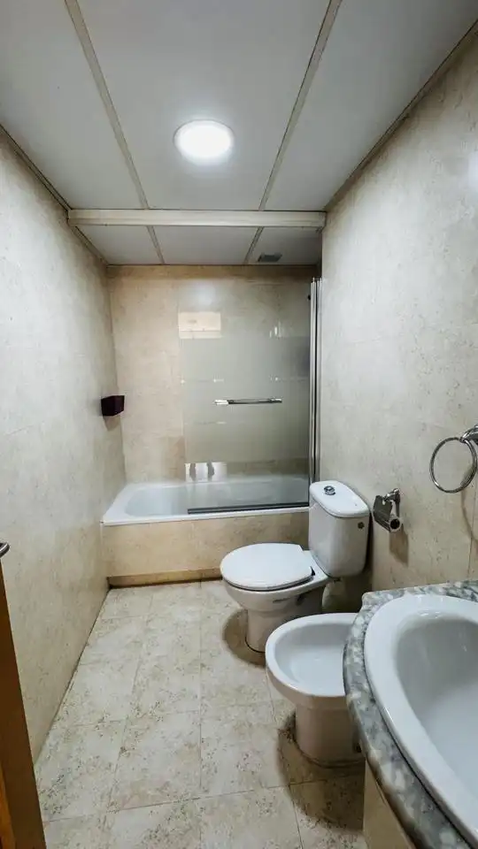Badezimmer von Wohnung zum Verkauf in Zaragoza mit Klimaanlage, Heizung und Parkett