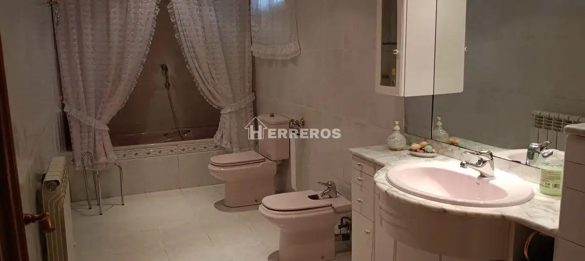 Bany de Casa o xalet en venda en Lanciego / Lantziego amb Calefacció, Terrassa i Traster