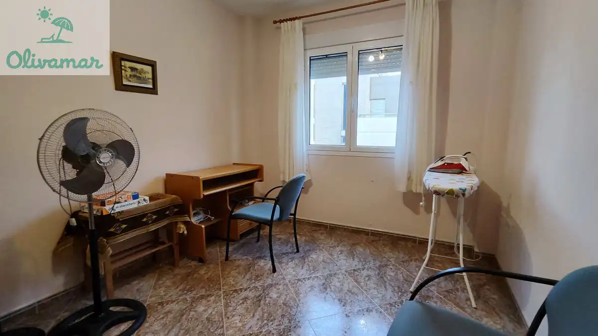 Sala d'estar de Casa o xalet en venda en Oliva amb Moblat