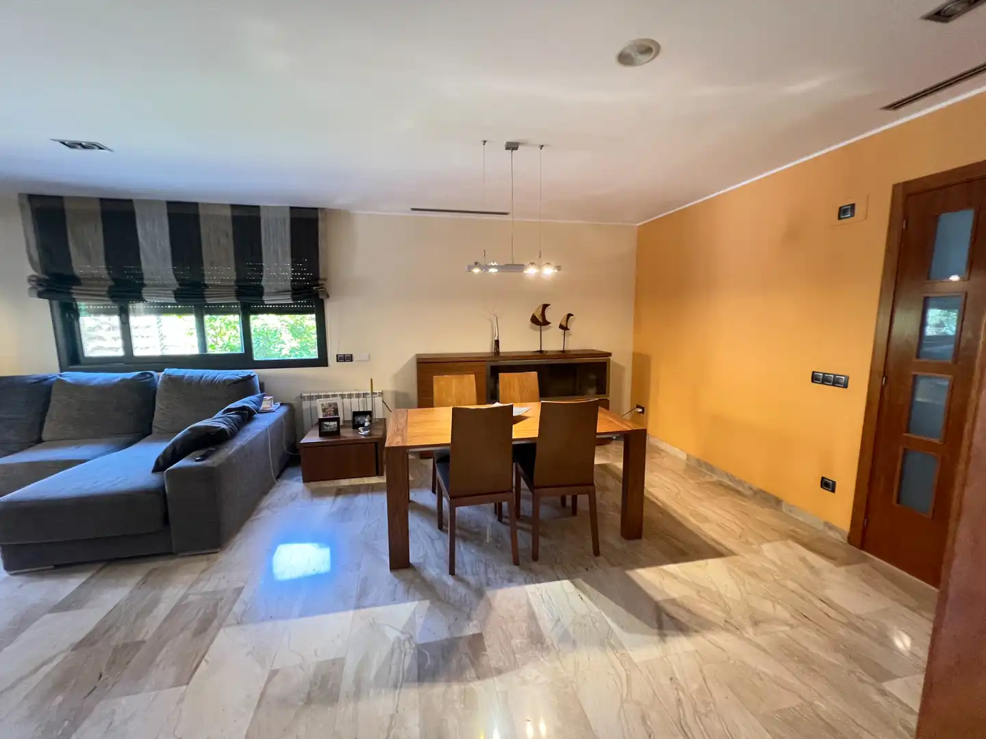 Menjador de Casa o xalet en venda en La Roca del Vallès amb Aire condicionat, Calefacció i Jardí privat