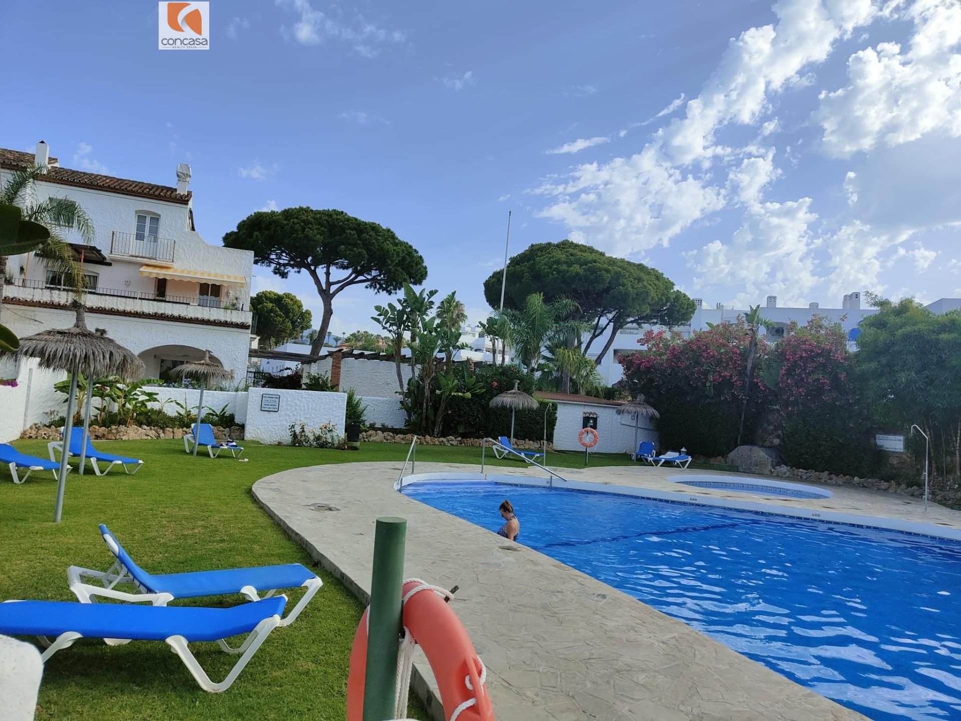 Piscina de Estudi en venda en Estepona amb Jardí privat i Piscina comunitària