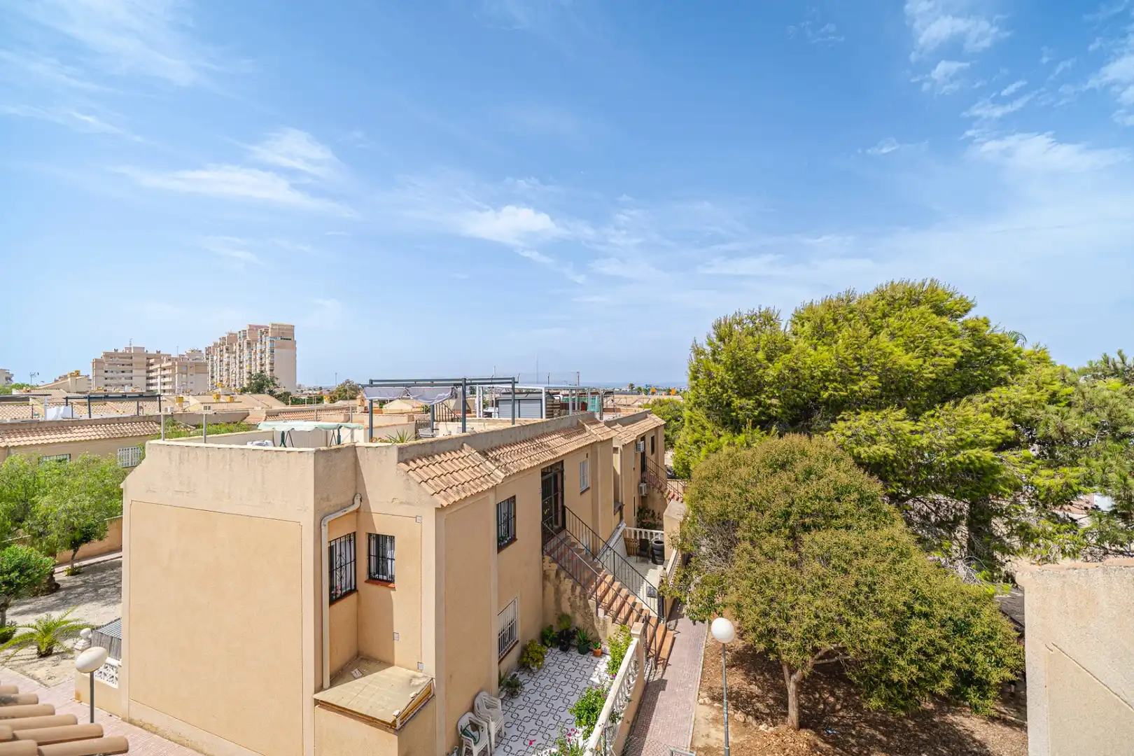 Vista exterior de Ático en venta en Torrevieja con Jardín privado, Terraza y Trastero