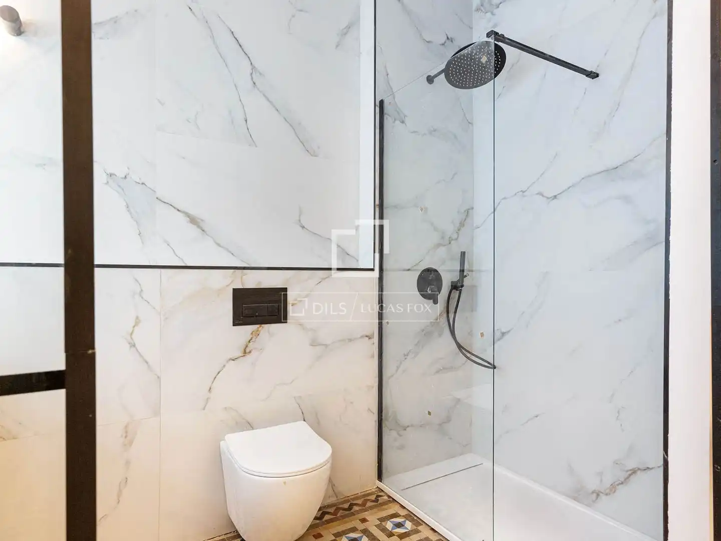 Bathroom of Flat for sale in Barcelona  with Air Conditioner, Private garden and Terrace