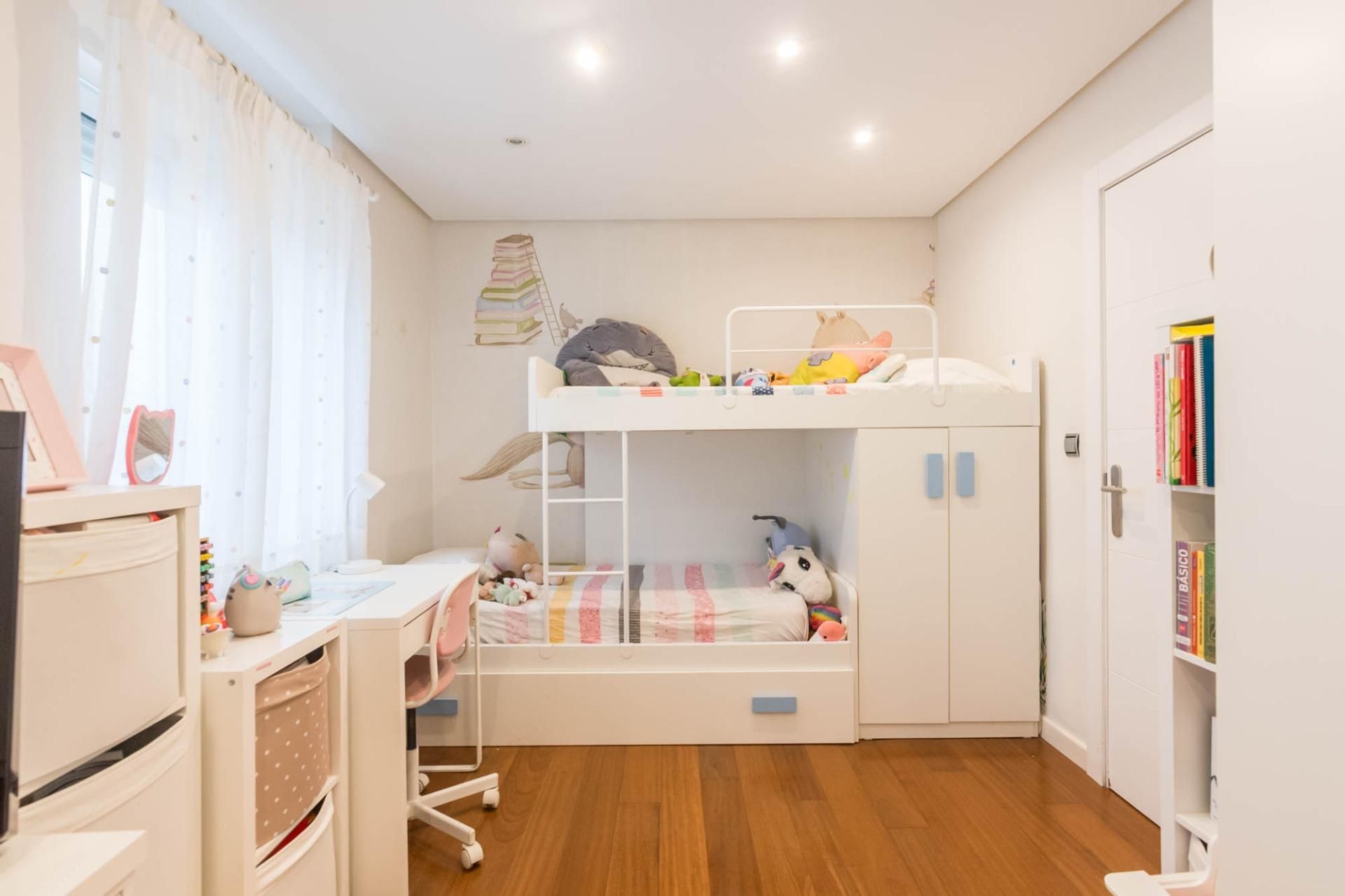 Dormitori de Pis en venda en  Murcia Capital amb Aire condicionat, Parquet i Terrassa