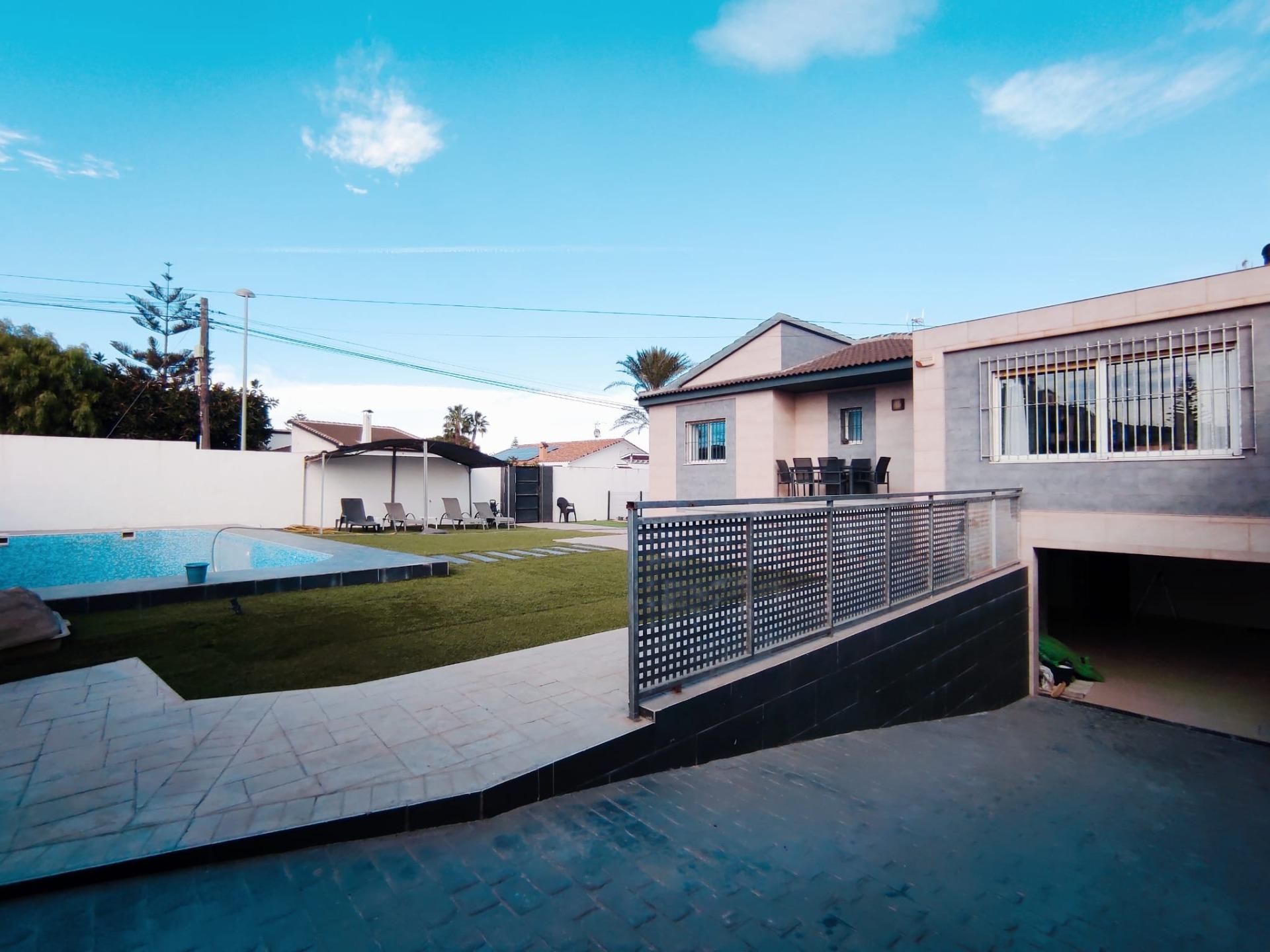 Garden of House or chalet for sale in Torrevieja  with Air Conditioner, Heating and Terrace