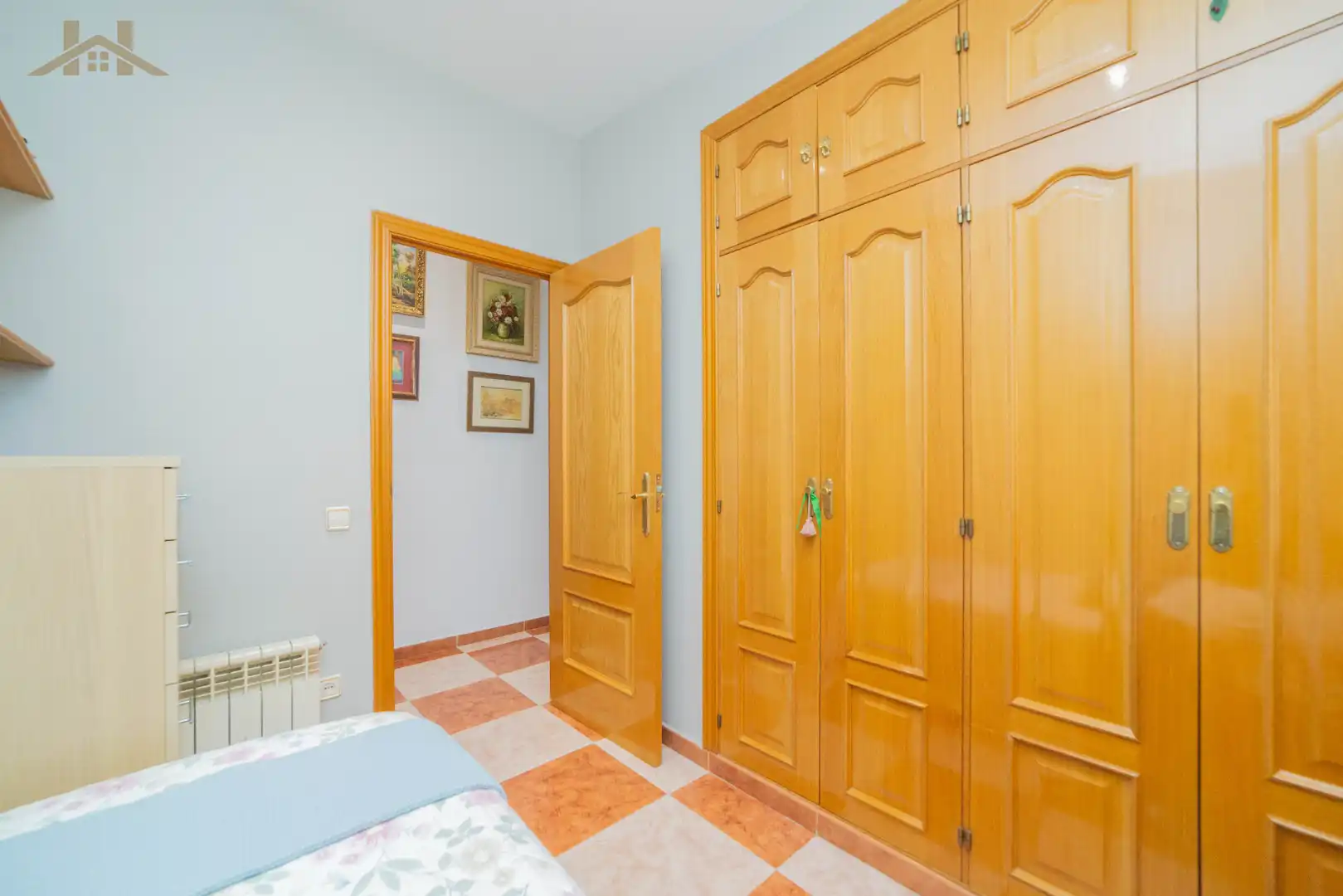 Habitación de Casa adosada en venta en Villaviciosa de Odón con Aire acondicionado, Terraza y Trastero
