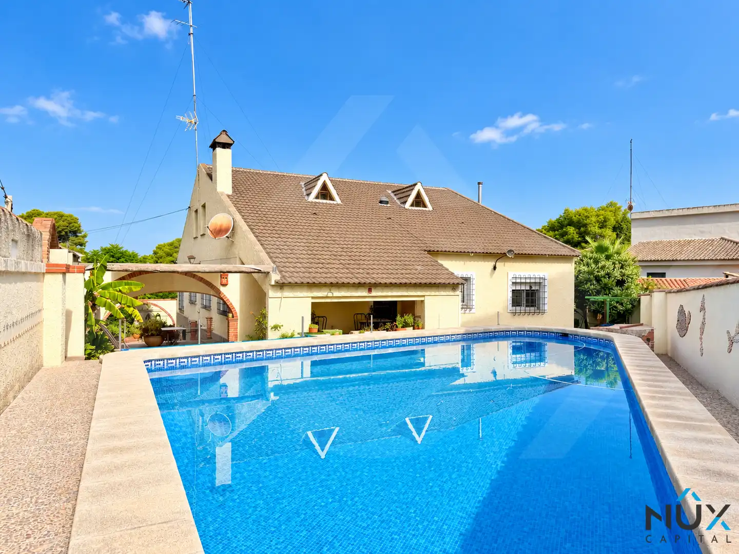 Piscina de Casa o xalet en venda en Paterna amb Aire condicionat, Calefacció i Jardí privat