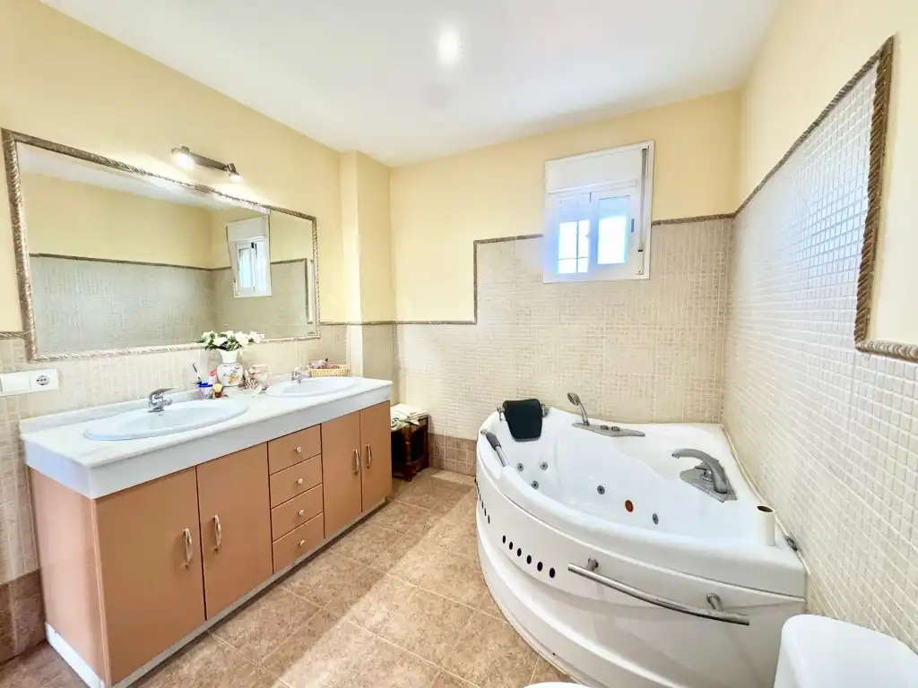 Baño de Casa o chalet en venta en Córdoba con Terraza y Piscina