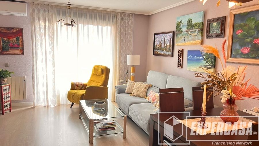 Living room of Flat for sale in  Valencia Capital  with Air Conditioner, Heating and Parquet flooring