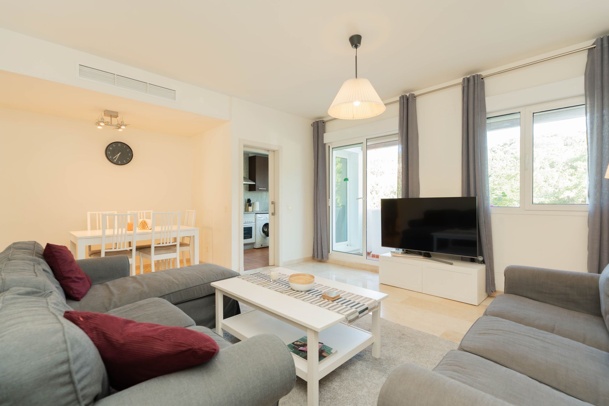 Sala d'estar de Apartament en venda en Estepona amb Terrassa