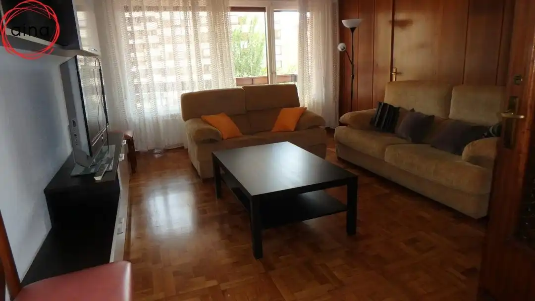 Sala de estar de Piso de alquiler en  Pamplona / Iruña con Calefacción, Terraza y Alarma