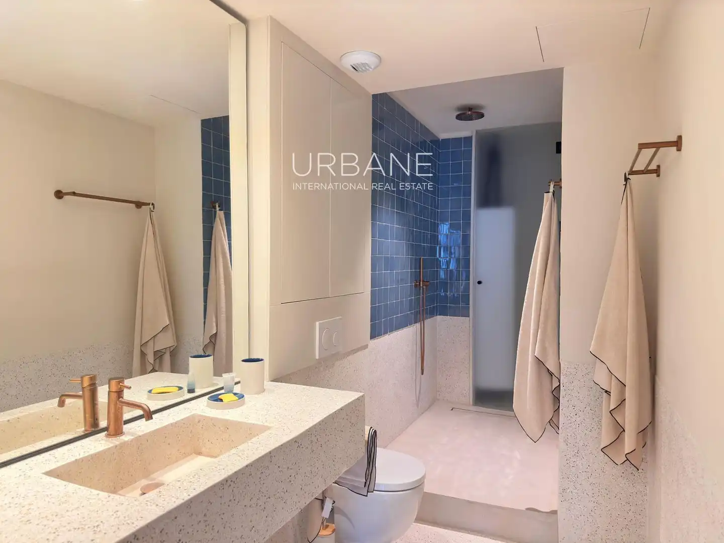 Badezimmer von Wohnung zur Miete in Barcelona mit Klimaanlage, Heizung und Terrasse