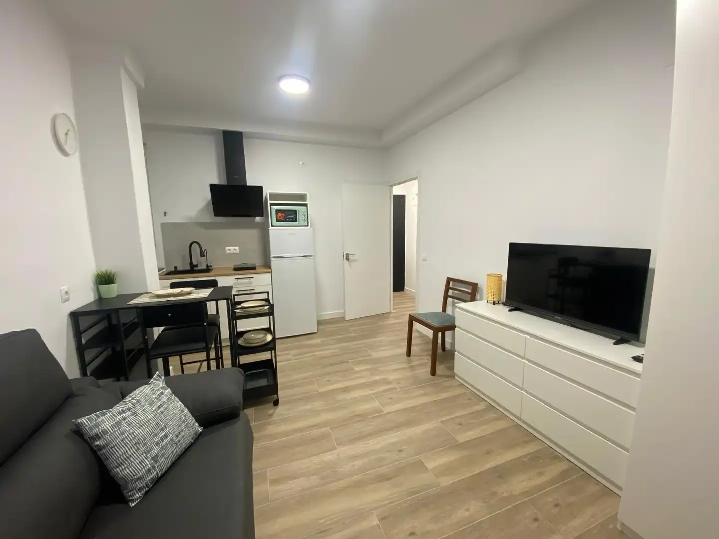 Sala d'estar de Pis en venda en Oviedo  amb Moblat