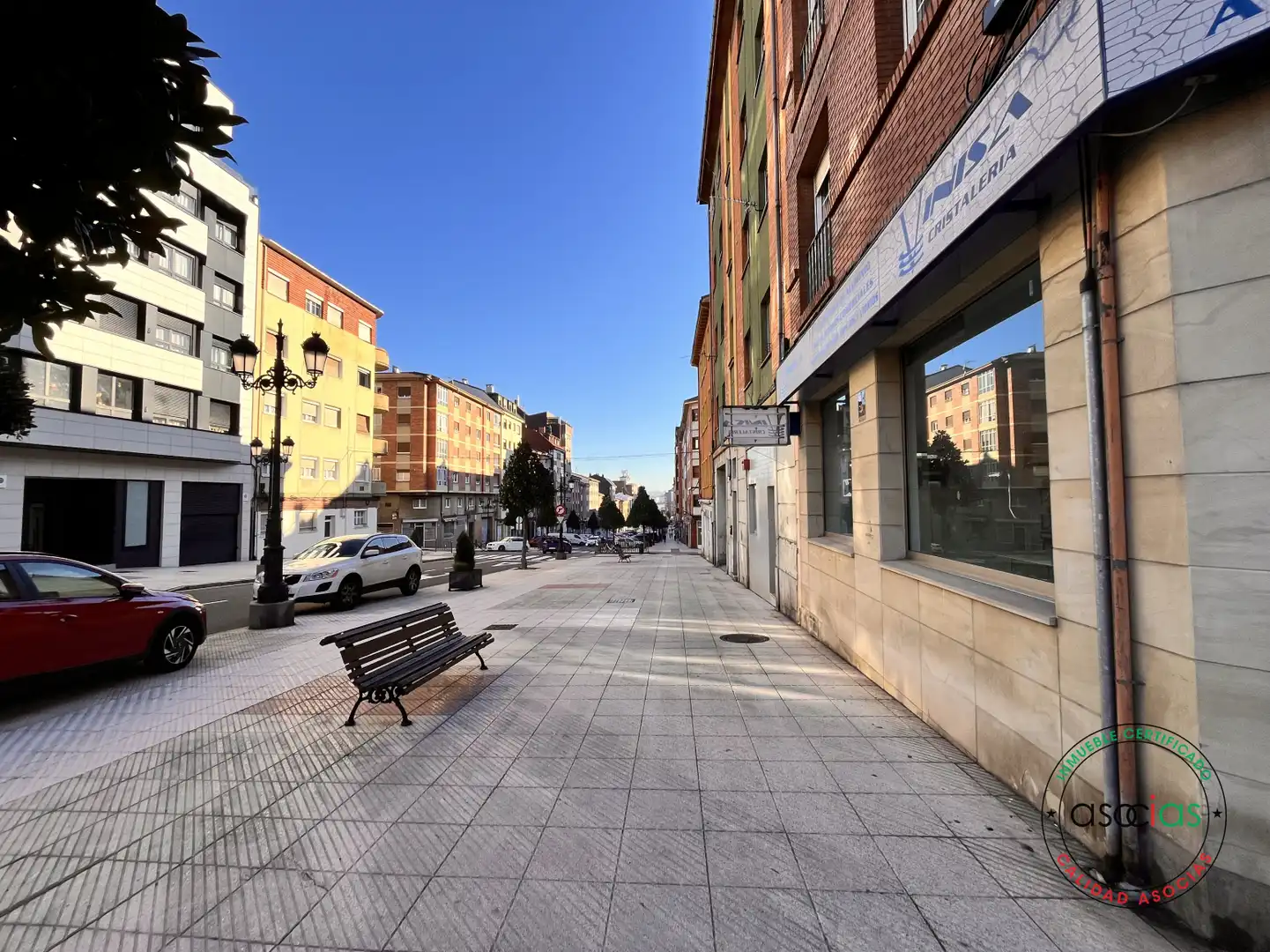 Vista exterior de Local en venta en Oviedo 
