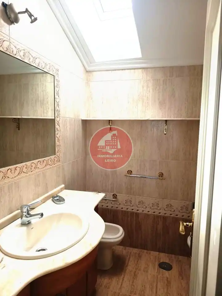 Badezimmer von Wohnung zur Miete in Nigrán mit Möbliert