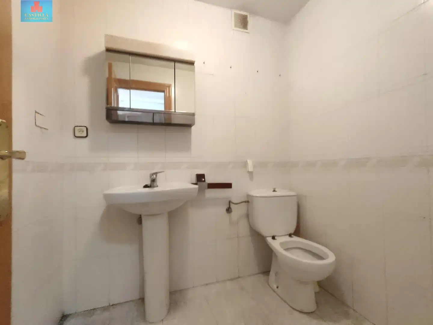 Baño de Casa adosada en venta en Ávila con Calefacción, Jardín privado y Trastero