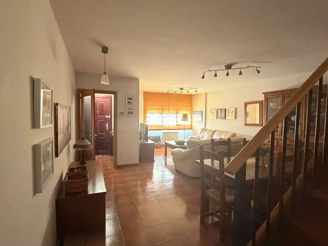 Sala d'estar de Casa o xalet en venda en Trescasas amb Jardí privat