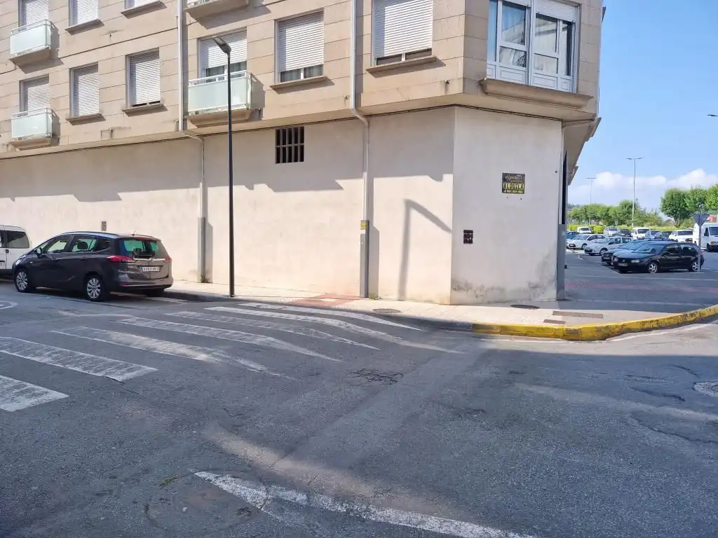 Local comercial de lloguer a Avenida da Constitución 19A, imagen 2