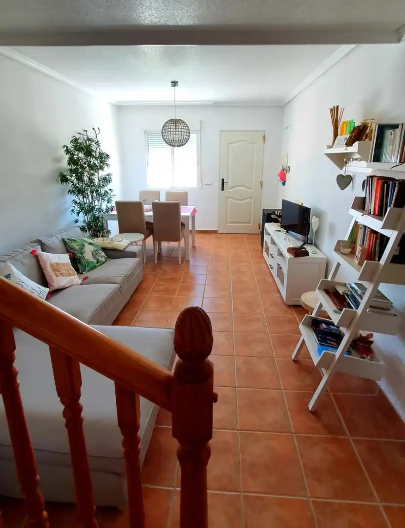 Wohnzimmer von Einfamilien-Reihenhaus zur Miete in Elche / Elx mit Privatgarten, Terrasse und Möbliert
